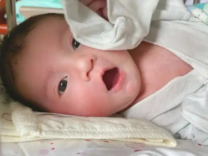 这是我3小时顺产无侧切的baby