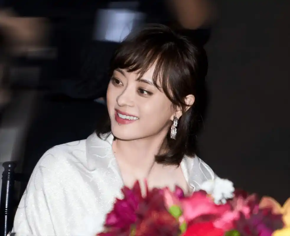 深圳这一夜,被"膀大腰圆"的孙俪惊艳,不穿暴露礼服却惊艳四座