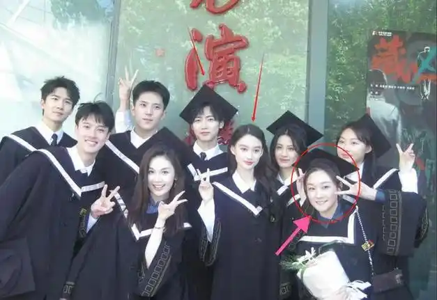 长相普通强进娱乐圈被嘲,曾出演《甄嬛传》|杨幂|杨紫|历史片|古装片