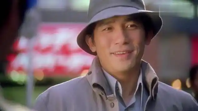 梁朝伟被日本黑帮围堵一把雨伞耍的花里胡哨再打十个不是问题_网易