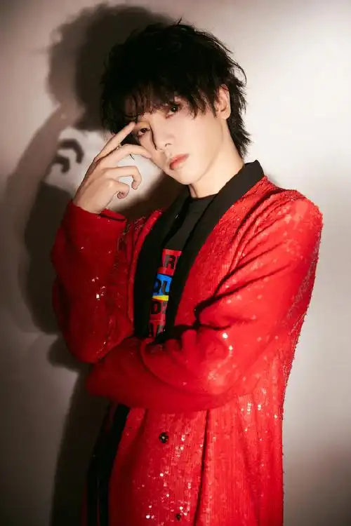 [华晨宇]华晨宇极限挑战公益演唱会写真图片