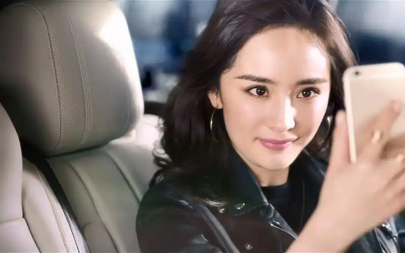 【杨幂】雅诗兰黛全新气垫打光粉饼2.0广告