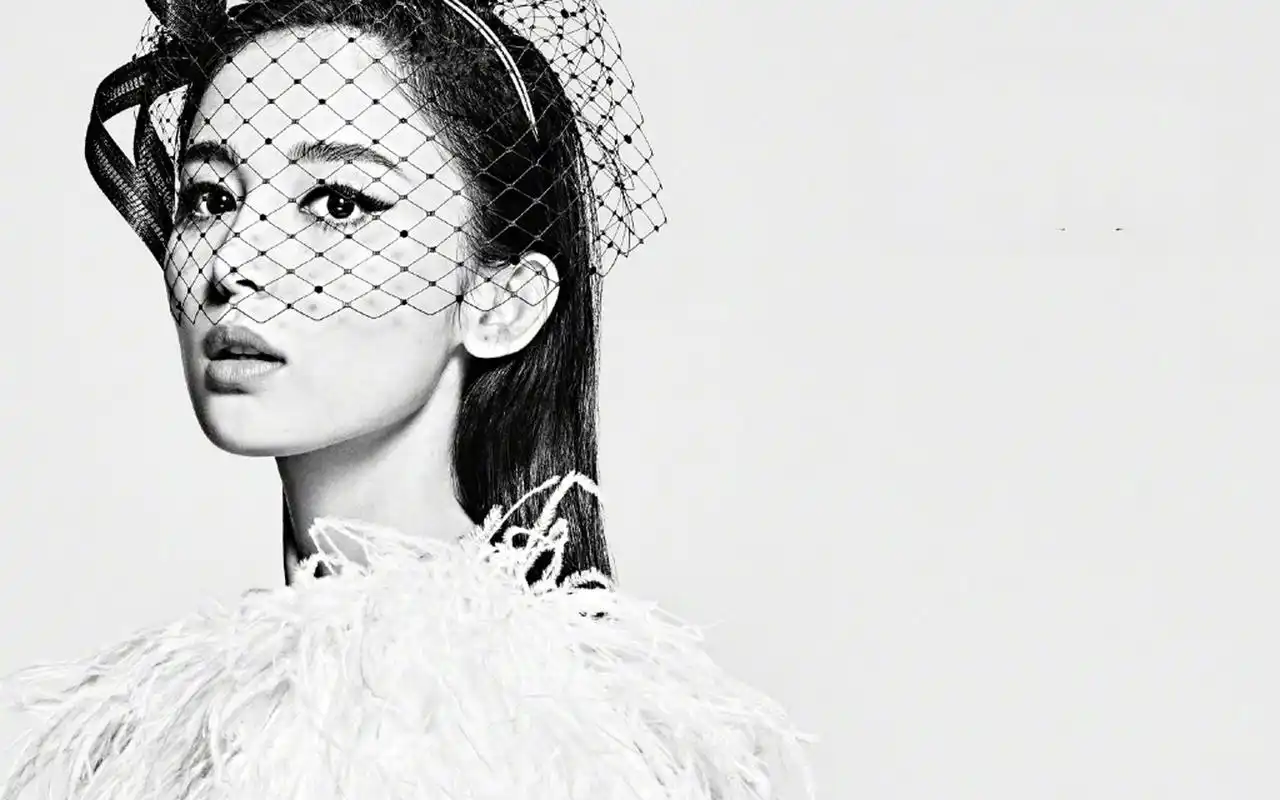 古力娜扎黑白质感写真大片桌面壁纸