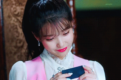 满月社长 |iu 德鲁纳酒店动图 cr.logo