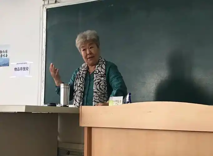 南开大学刘俐俐教授为文学院暑期学校做学术讲座