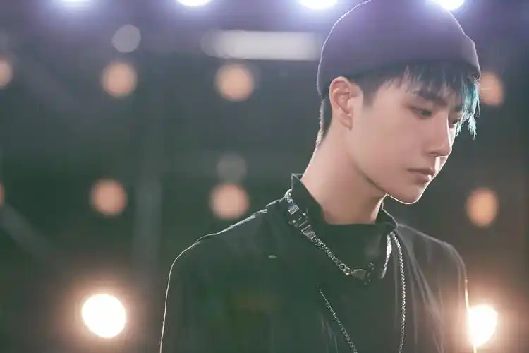 > 王一博街舞3队长大秀帅气图片(2/10)王一博相关图片 推荐壁纸 本站