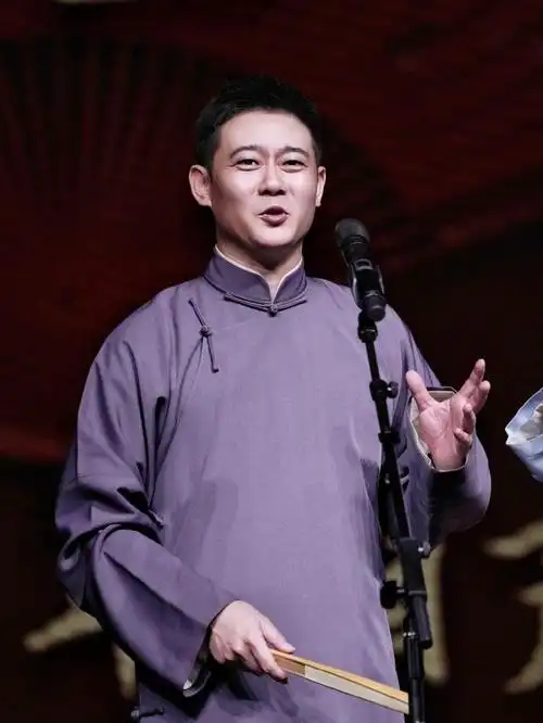 德云社栾云平发文,晒与师父郭德纲的合影照,真不愧是爱徒