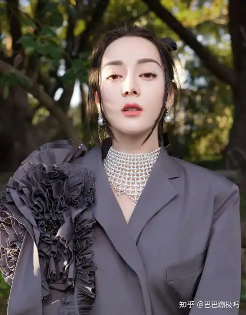 迪丽热巴近期解锁的杂志里,你最喜欢那个封面? - 知乎