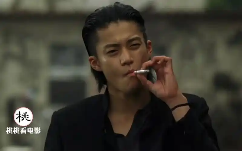 被叼烟的痞帅大佬小栗旬秒了