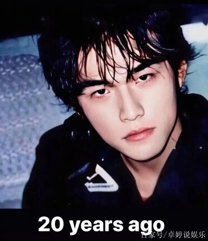 周杰伦二十年旧照翻出,湿发日系男友风,粉丝吐槽:奶茶害人!