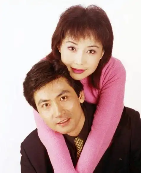 回顾出道31年不温不火老婆却靠一首歌吃了30年如今成春晚常客