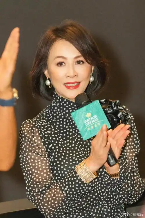 刘嘉玲,大家都很喜欢她,演技比较精湛,人也长得漂亮,如今已经56周岁了