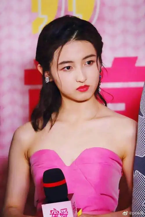 分享一下宠爱发布会的张子枫