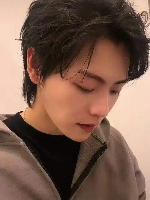 沙雕男子肖宇梁日常生活中的无用浪漫