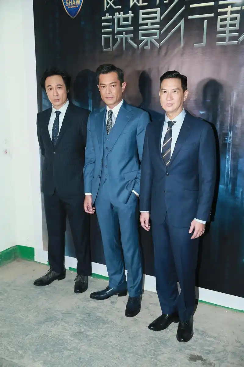 组图:《使徒行者》古天乐张家辉搭肩现兄弟情 吴镇宇变表情包