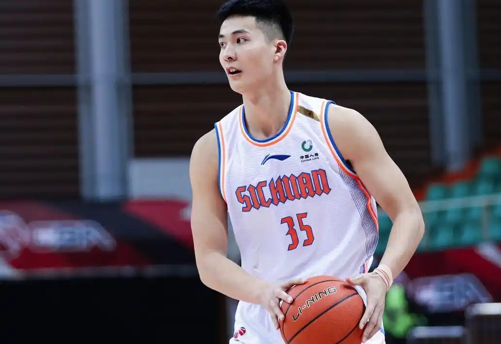 吴前22 8朱松玮18 8,亨特首秀哈达迪轮休,浙江5人上双轻取四川