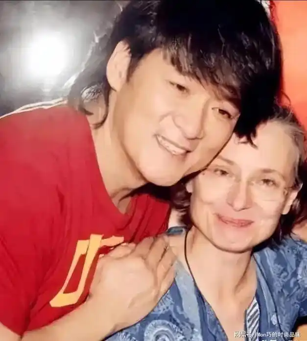 周华健与妻子同框被网友吐槽像母子