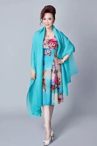 原创蔡明登27次春晚在卫视春晚穿碎花变月嫂曾因痛失亲人插管住院