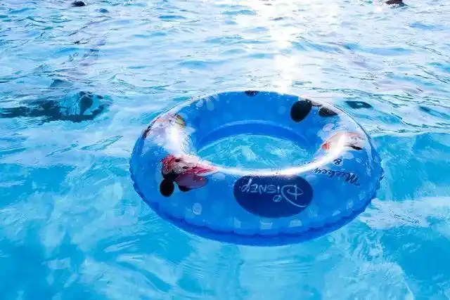 夏天游泳发朋友圈的搞笑句子