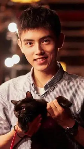 原创陈凯歌的两个儿子陈飞宇是颜值小鲜肉陈雨昂长相普通