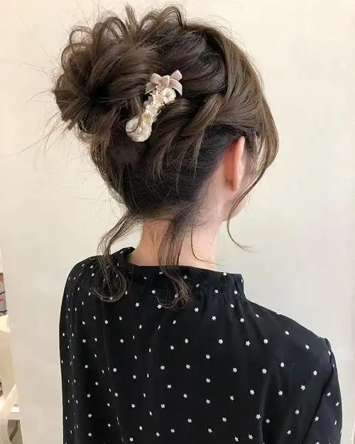 迷人的韩式编发发型保证会让男神愿意一直看着你