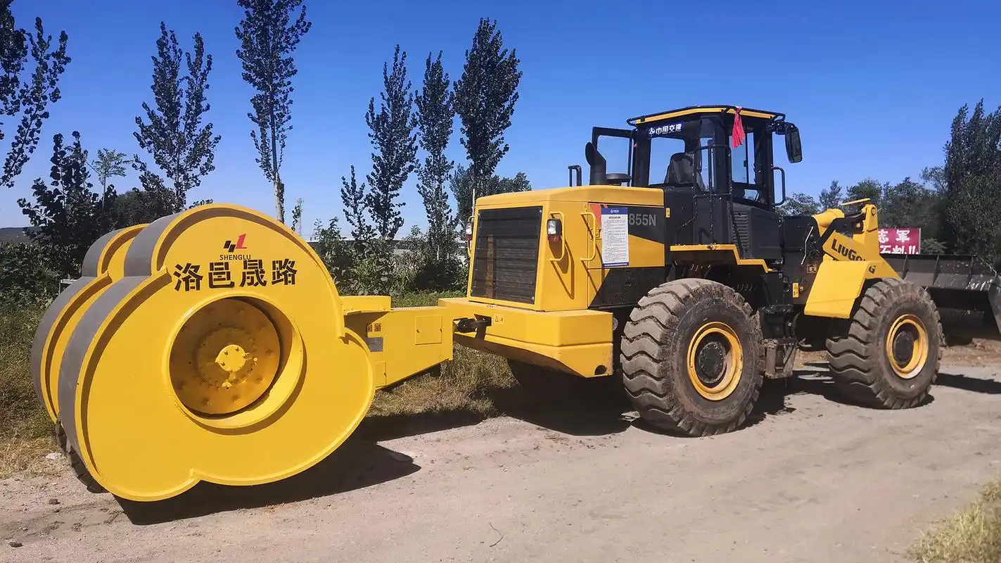 三角碾# #冲击式压路机#  三角碾冲击式压路机科普:yct25冲击碾压机