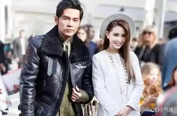 更引人瞩目的是在他的摊位前出现了一位与昆凌惊人相似的模仿者,名为"