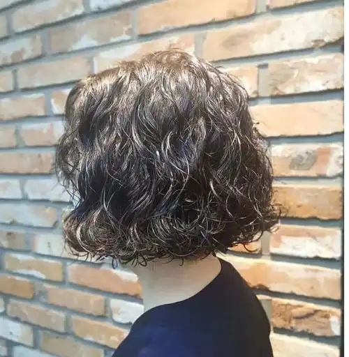 女人过了50岁,发型不能太夸张,我看好这3种|短发|烫发|染发|盘发_网易