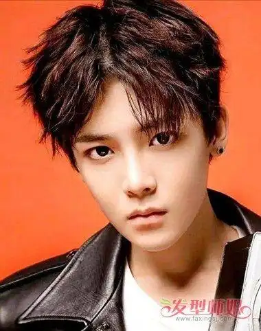 男生中分 定位烫短发发型