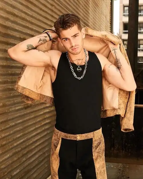 27岁一线男模被发现陈尸家中,曾因处方药上瘾,被当场鉴定死亡