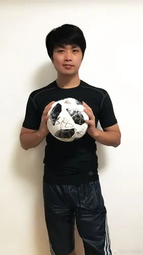 张韶涵7年绯闻男友李晓峰疑似公开恋情,冰箱秀恩爱,这狗粮厉害