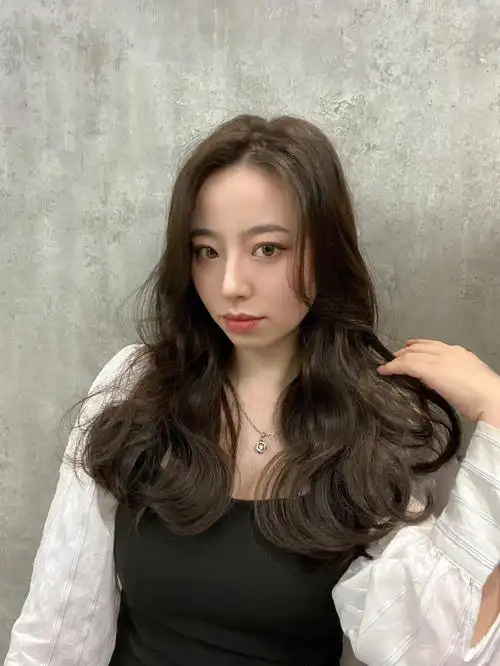 空气烫发特别自然.适用于上班族,学生党.适用人群比较广泛.