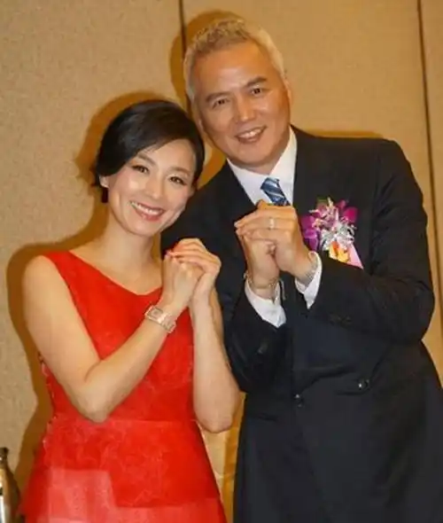 张庭老公让粉丝叫爸爸,现场似大型传销组织,接下来这一幕更震惊_林瑞