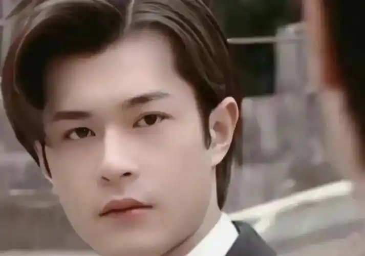 在婚姻物语里古天乐苦追陈松伶,陈松伶偏追郑伊健,委屈了帅哥古仔