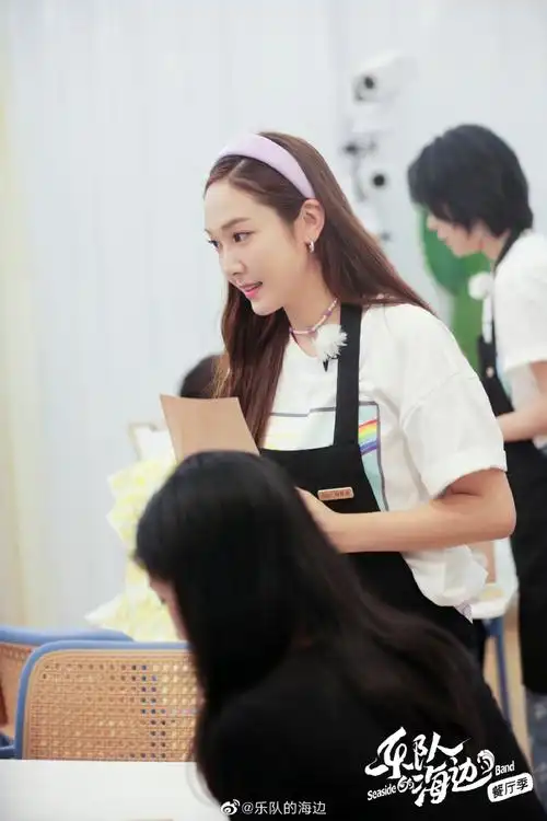 乐队的海边九宫格花絮照#郑秀妍乐队的海边最新花絮照,姐姐太好看了叭