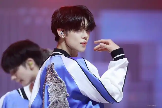 送点自己新拍的生图给你们开心一下040404  #崔然竣#来看点真