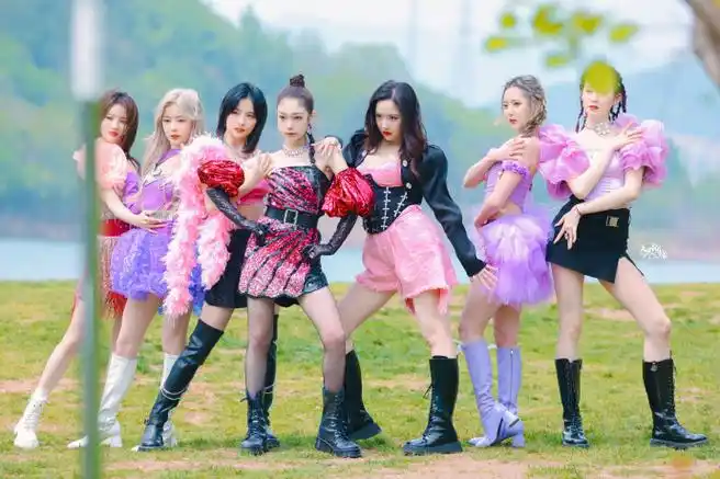 硬糖少女303超话9315#硬糖少女狂飙mv甜辣反转#机车轰鸣声中追寻