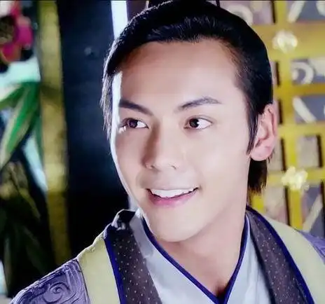 【图】陈伟霆的女朋友阿sa恋情 男方曾被指借女方上位现已逆袭