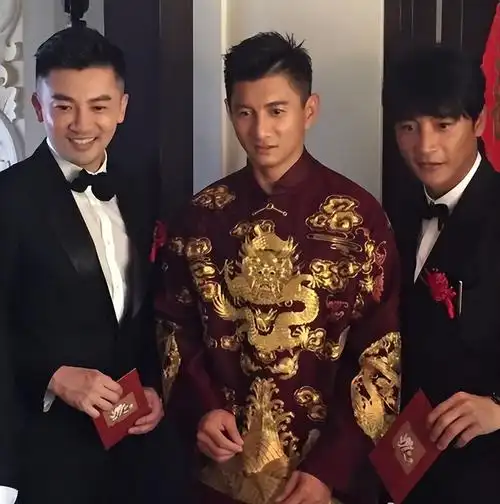 最夺目的当属伴郎团的两位重量级嘉宾,与吴奇隆组合"小虎队"出道的