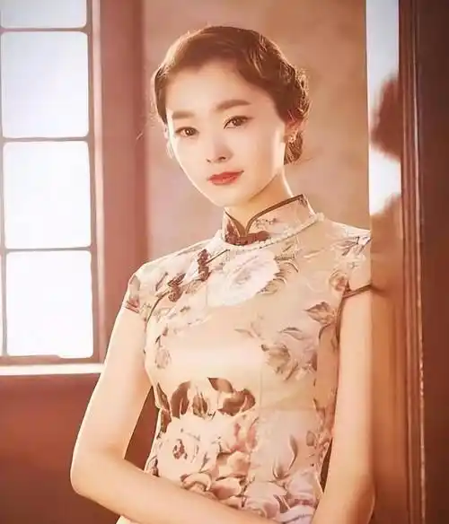 此外,剧中宋轶穿旗袍的一幕也受到不少观众的青睐.