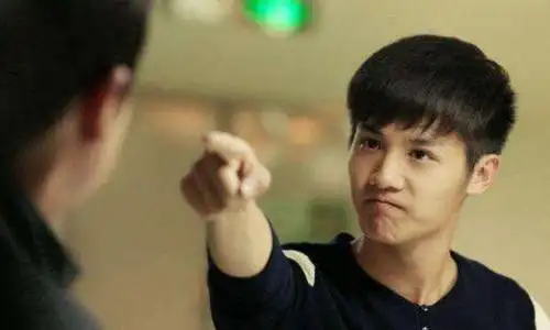 叛逆期孩子脾气大,对父母大吼大叫?别硬碰硬,教育时注意这三点