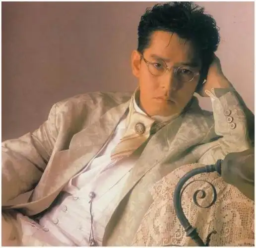 港版"虹桥一姐":为追谭咏麟30年不工作,不婚不育孤独终老