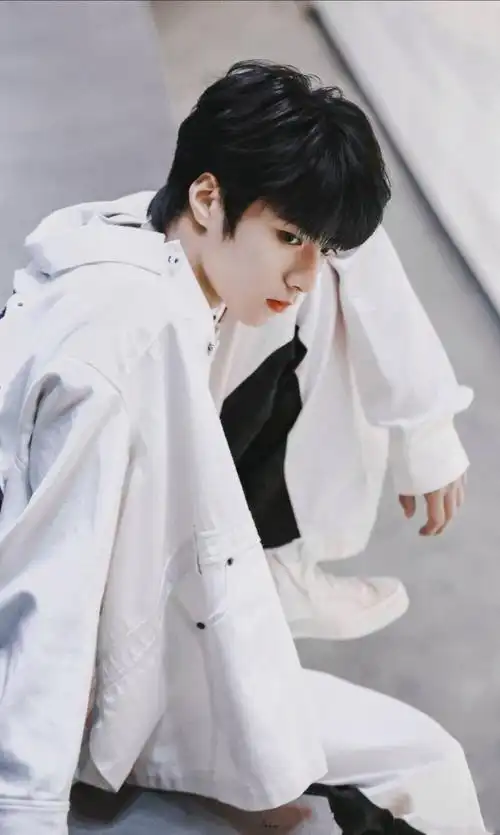 有没有刘耀文帅照,适合当壁纸的?