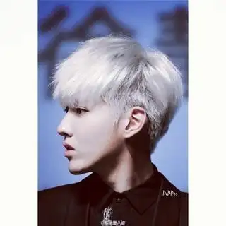 吴亦凡,我的大男神,帅气银发,完美侧颜,尖下巴