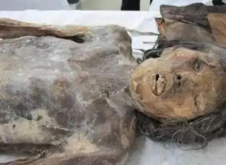 千年古墓女尸如活人 眼睫毛都是完好的