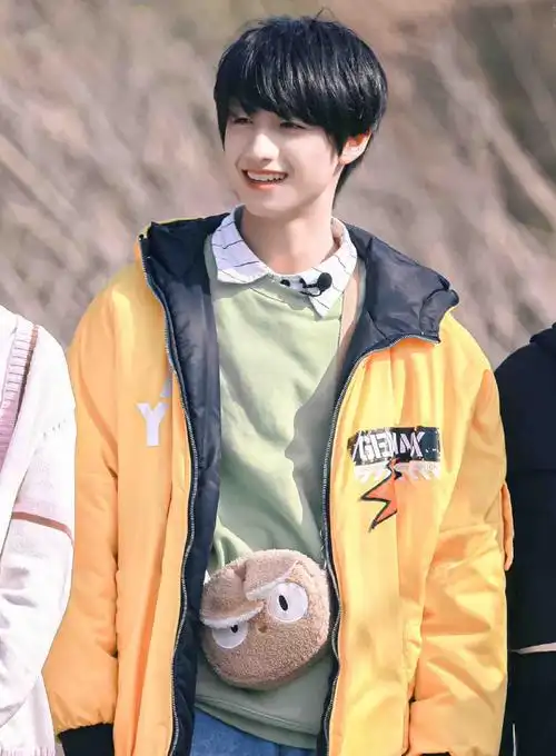 朱志鑫括弧笑好甜