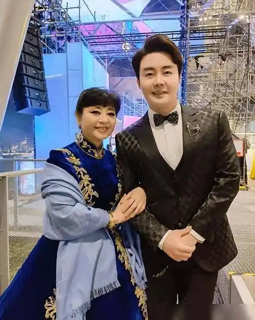 "最帅男高音"张英席:事业低谷时多次想转行,儿女是