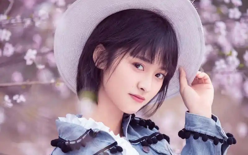 沈月清爽甜美户外写真图片桌面壁纸