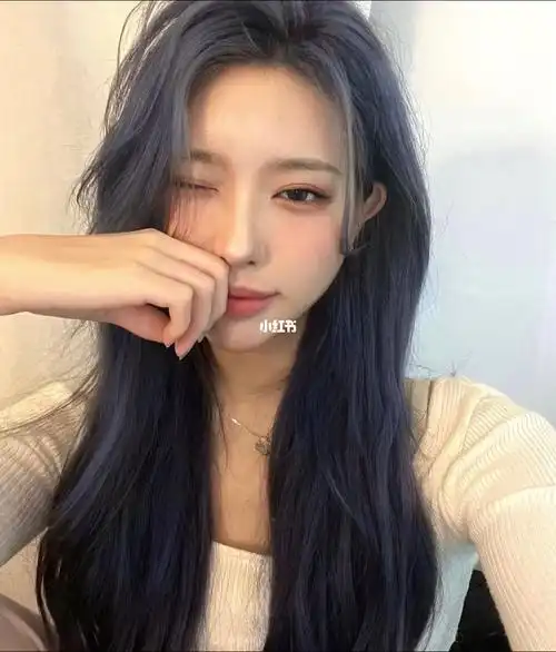 秋冬发色推荐蓝灰色今年最流行的颜色