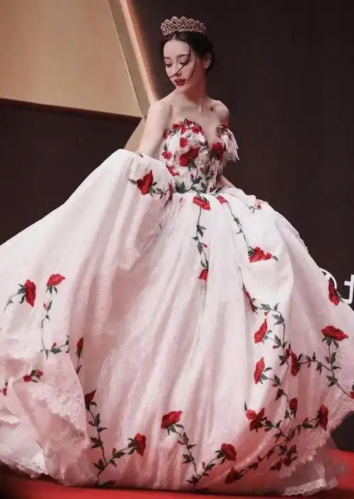 迪丽热巴礼服合集‖美丽优雅的玫瑰公主
